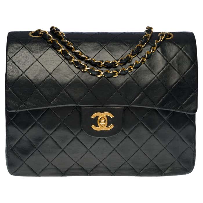 Chanel Timeless/Classic double Flap shoulder bag in black quilted ...