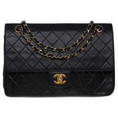 Chanel Timeless/Classic double Flap shoulder bag in black quilted lambskin, GHW