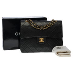Borsa a tracolla Chanel Timeless/Classic con doppia patta in pelle d
agnello trapuntata nera, GHW