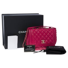 Chanel Zeitlose/klassizistische Umhängetasche mit doppelter Klappe aus rosa gestepptem Lammfell, CHW