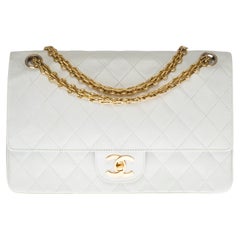 Chanel Timeless/Classic double Flap shoulder bag in white quilted lambskin, GHW