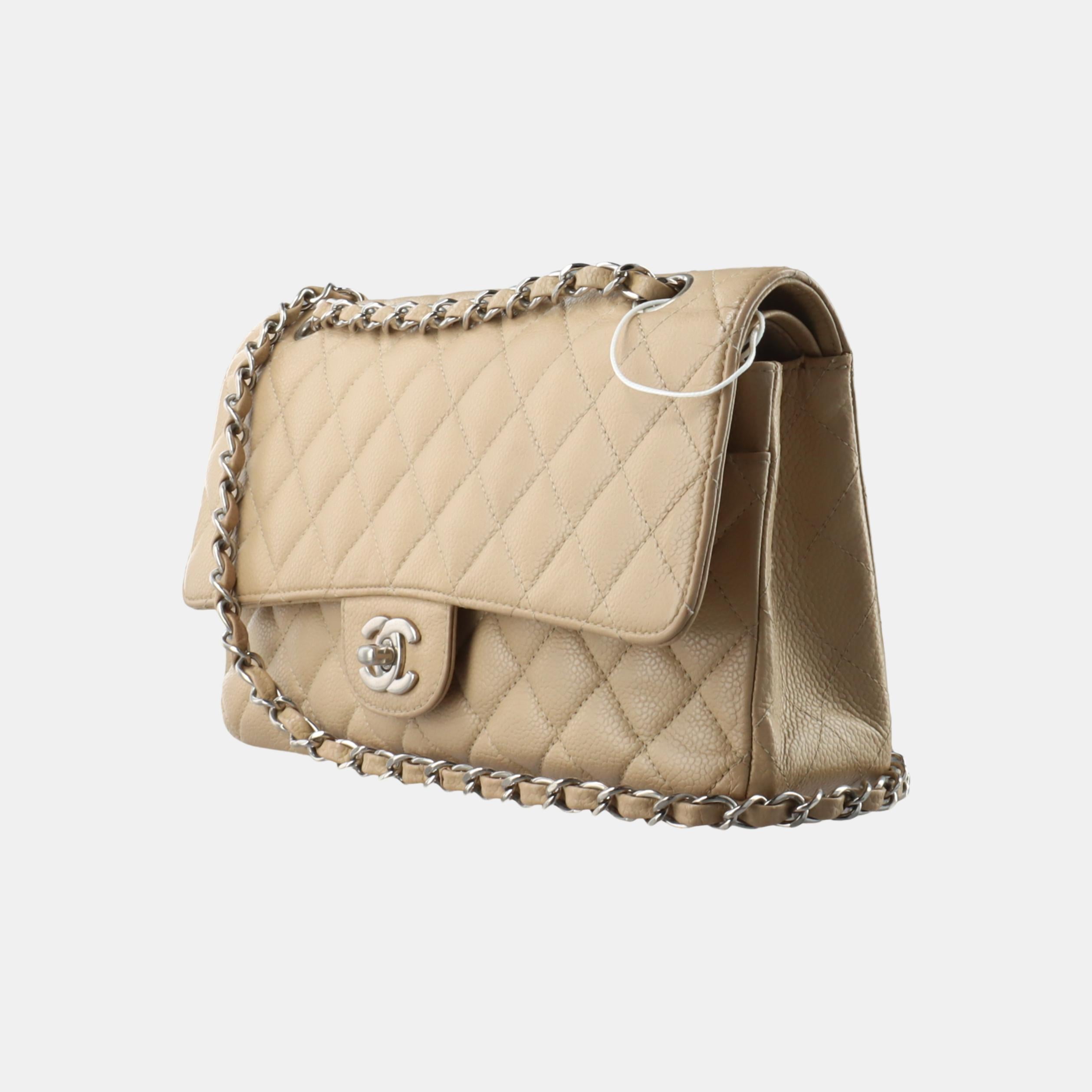 Chanel Timeless Classic Flap Beige Caviar Leather Silver Hardware, 2005-2006 In Good Condition For Sale In AUBERVILLIERS, FR