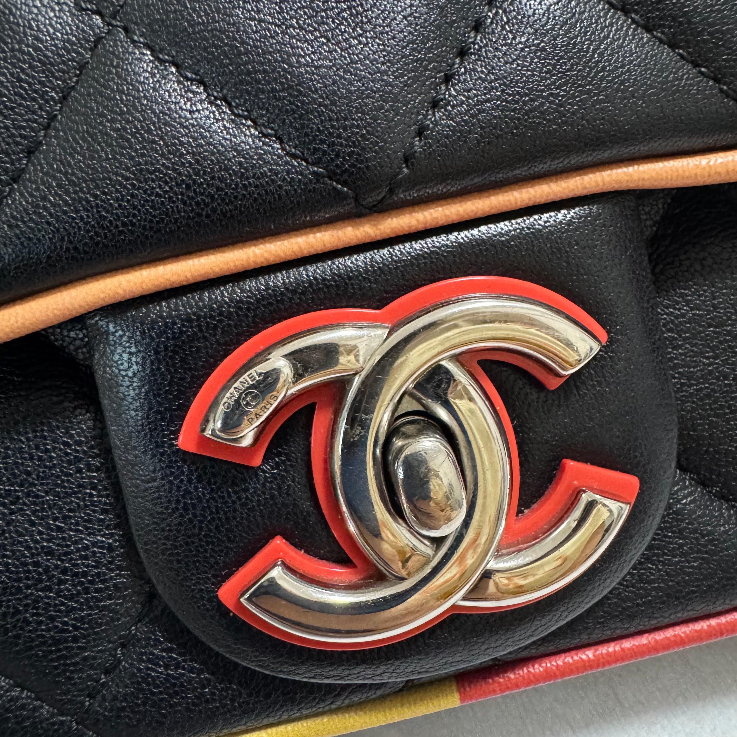 Chanel Timeless Classic Flap Lammfell Plexiglas Gesteppt Medium Cuba Farbe Schwarz im Angebot 13