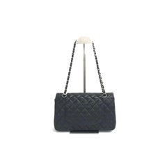 Chanel Timeless Classic Flap Medium 2009 in pelle di agnello nera con finiture in argento