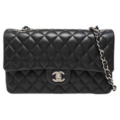 Chanel Timeless Classic Flap Medium 2014 in pelle di agnello nera con finiture in argento