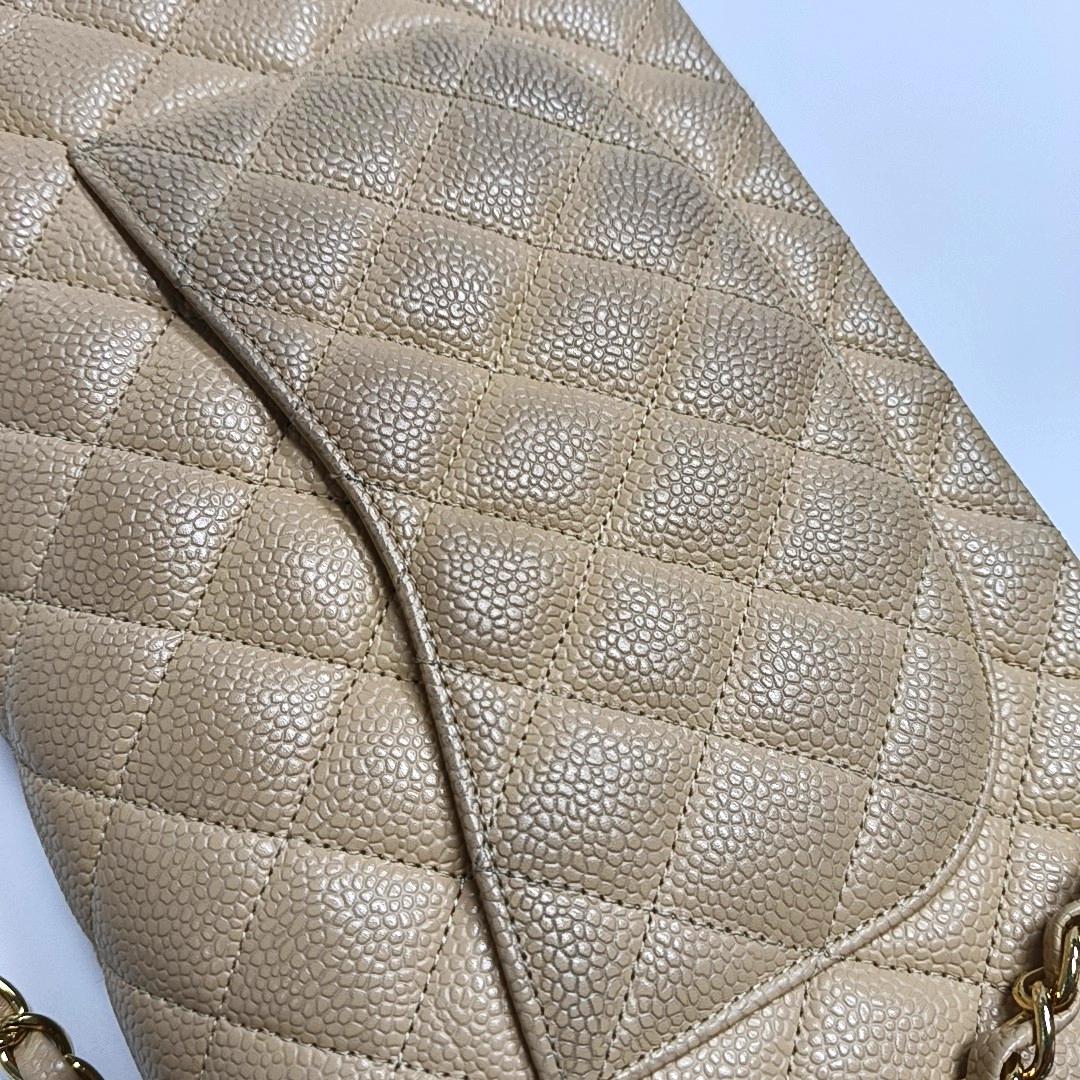 Chanel Timeless Classic Flap Medium Beige Caviar Leather Gold Hardware en vente 6