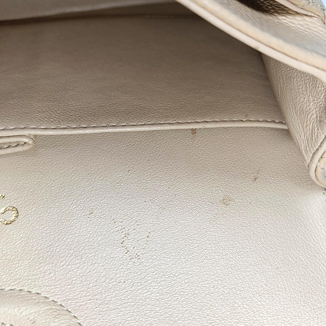 Chanel Timeless Classic Flap Medium Beige Caviar Leather Gold Hardware en vente 9