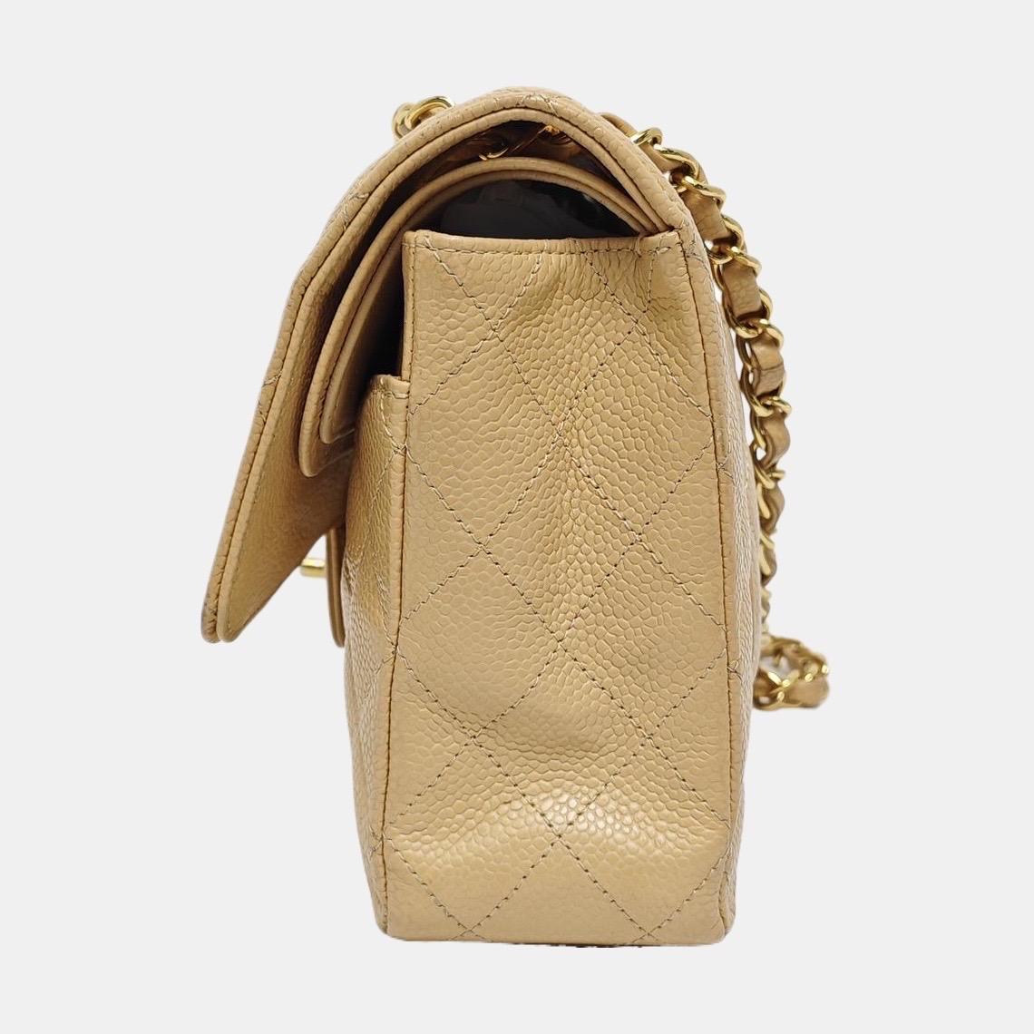 Chanel Timeless Classic Flap Medium Beige Caviar Leather Gold Hardware Bon état - En vente à AUBERVILLIERS, FR