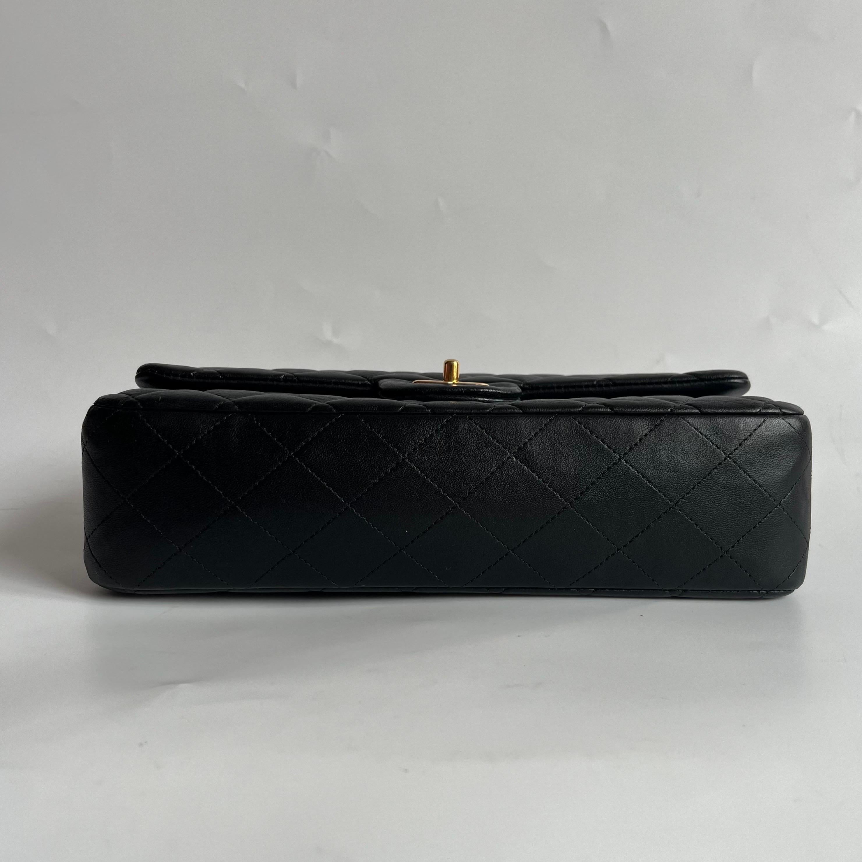 Chanel Timeless Classic Flap Medium Black Lambskin Leather Gold Hardware 2014 In Good Condition For Sale In AUBERVILLIERS, FR