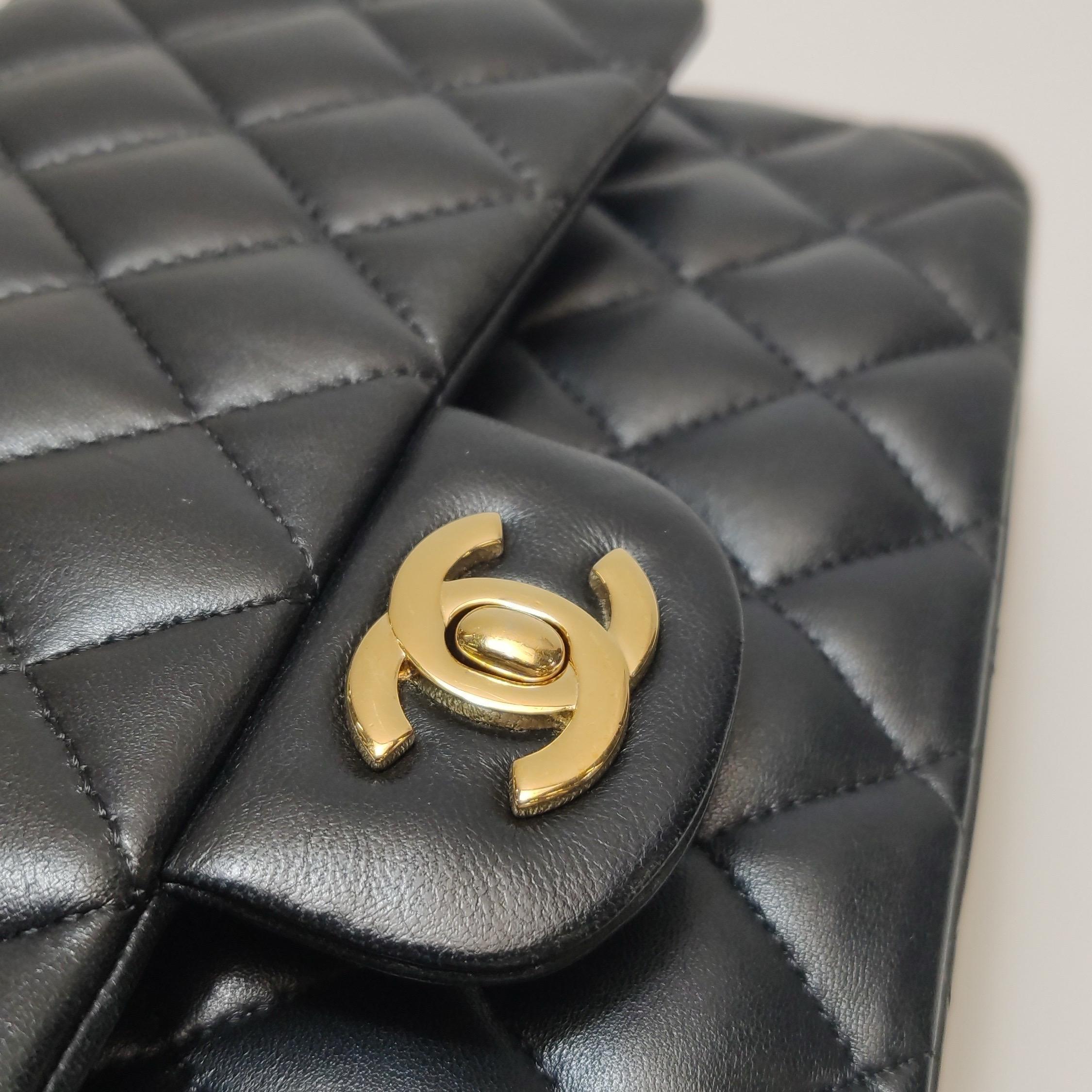 Chanel Timeless Classic Flap Medium Piel de cordero negra Herrajes dorados 2019 en venta 15