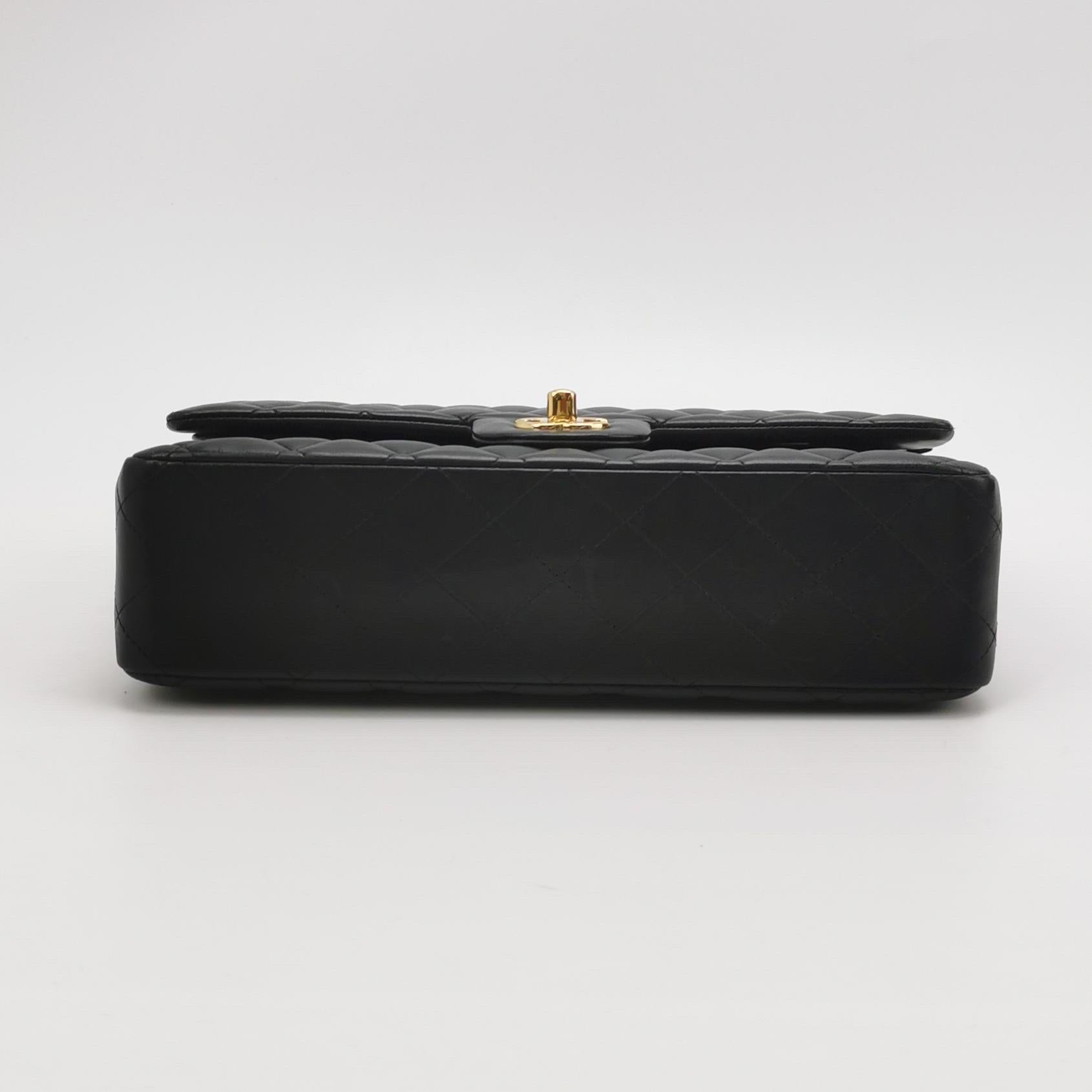 Chanel Timeless Classic Flap Medium Piel de cordero negra Herrajes dorados 2019 en venta 1