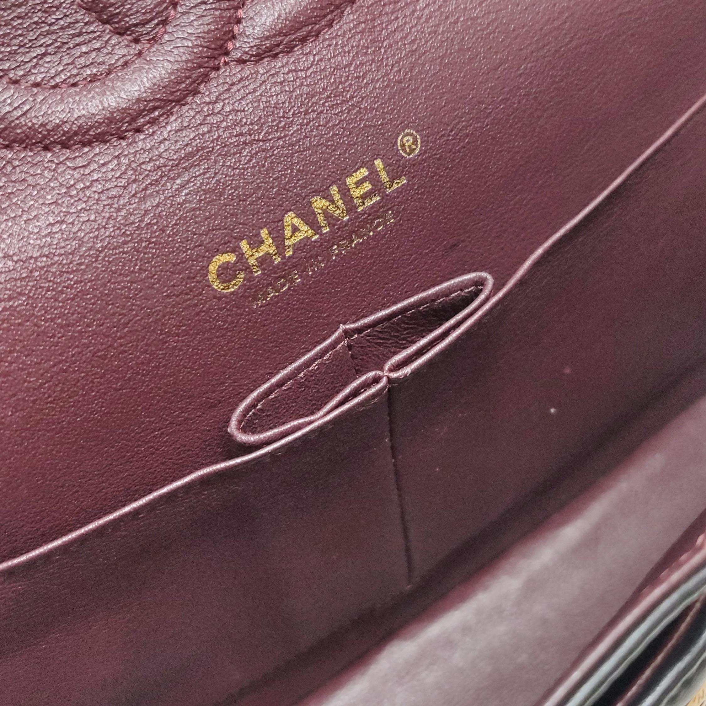 Chanel Timeless Classic Flap Medium Piel de cordero negra Herrajes dorados 2019 en venta 2