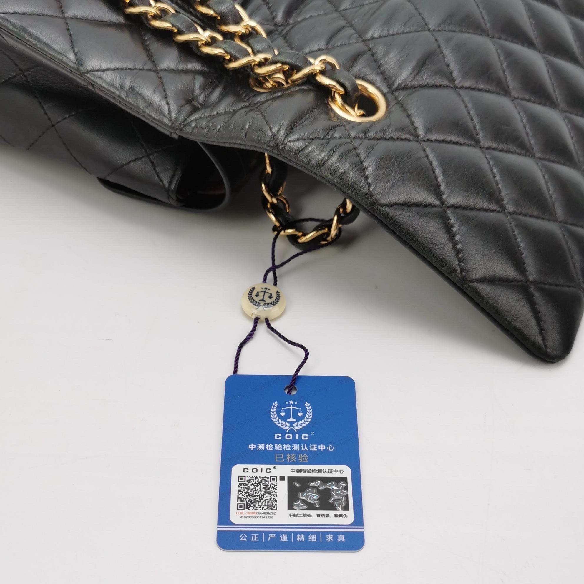 Chanel Timeless Classic Flap Medium Piel de cordero negra Herrajes dorados 2019 en venta 3
