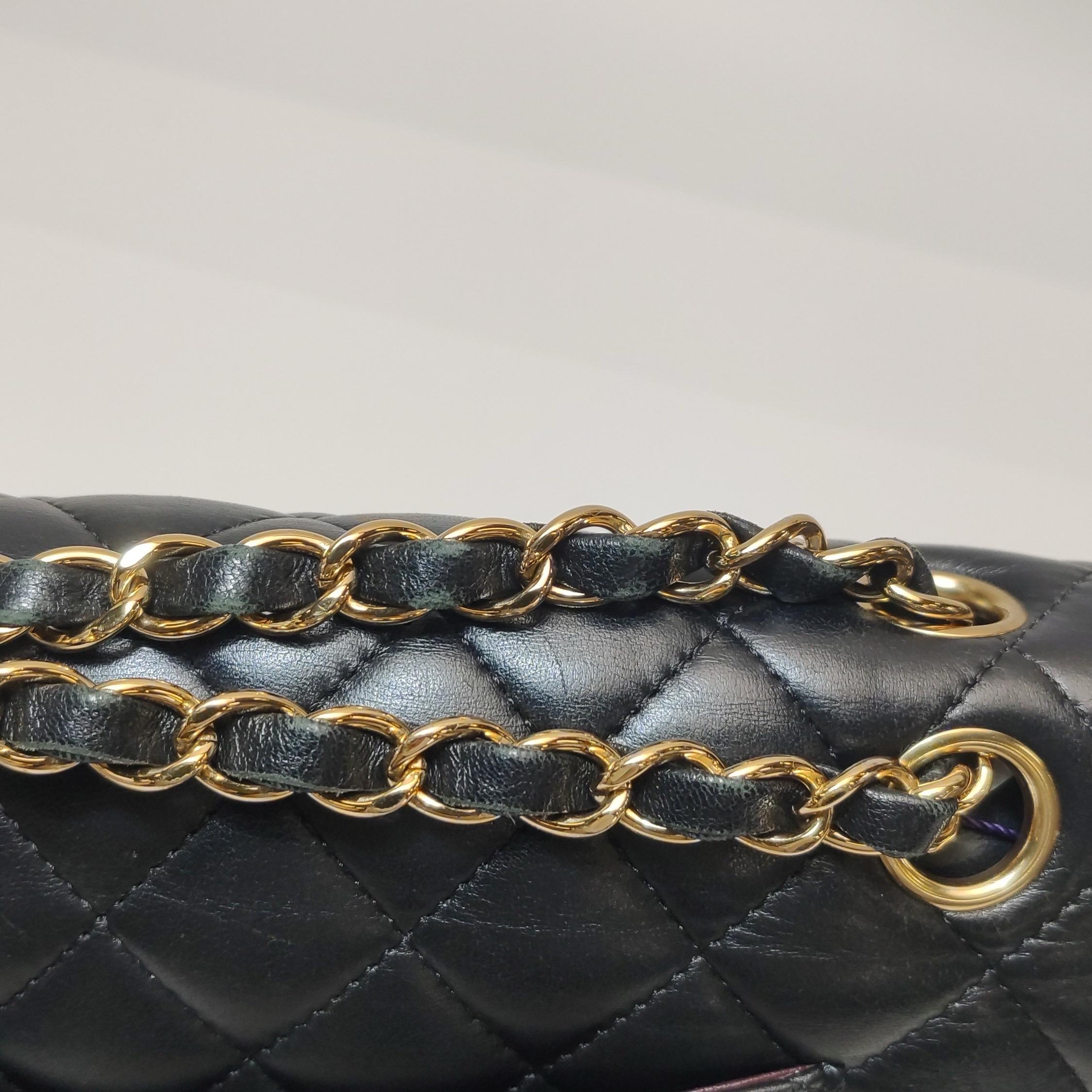 Chanel Timeless Classic Flap Medium Piel de cordero negra Herrajes dorados 2019 en venta 4