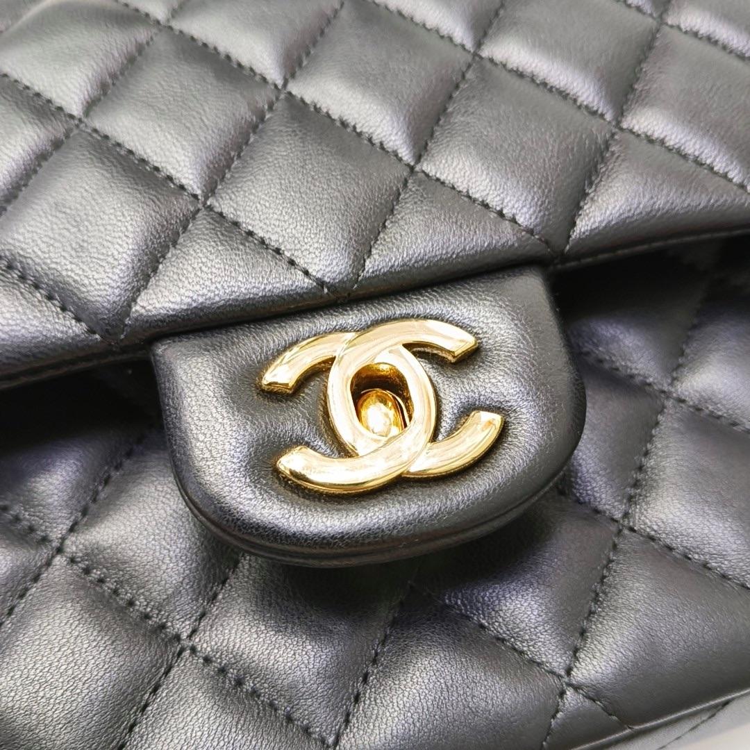Chanel Timeless Classic Flap Medium Piel de cordero negra Herrajes dorados en venta 5