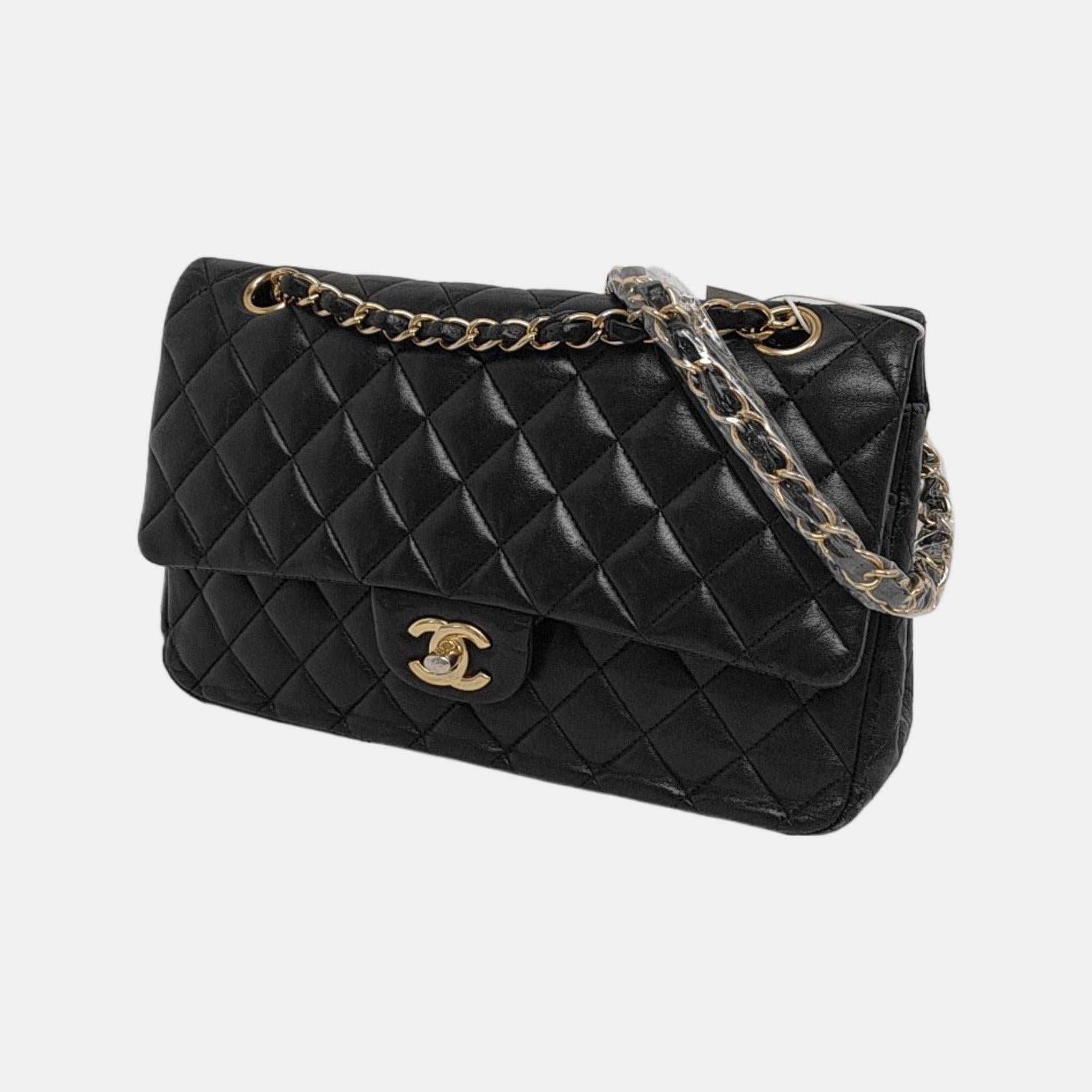 Chanel Timeless Classic Flap Medium Black Lambskin Leather Gold Hardware In Good Condition In AUBERVILLIERS, FR