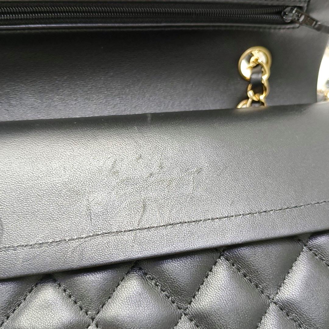 Chanel Timeless Classic Flap Medium Piel de cordero negra Herrajes dorados en venta 4