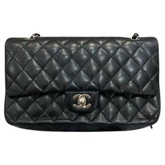Chanel Timeless Classic Flap Mediana Piel de cordero negra Herrajes plateados, 2006