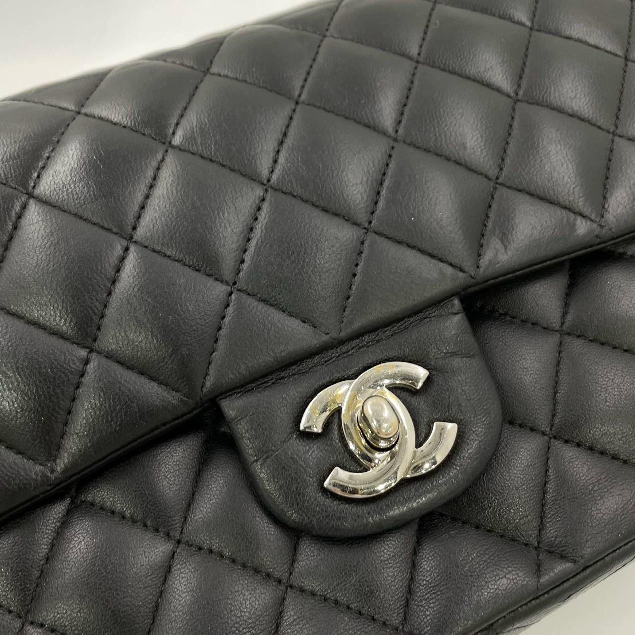 Chanel Timeless Classic Flap Mediana Piel de cordero negra Herrajes plateados, 2009 en venta 7