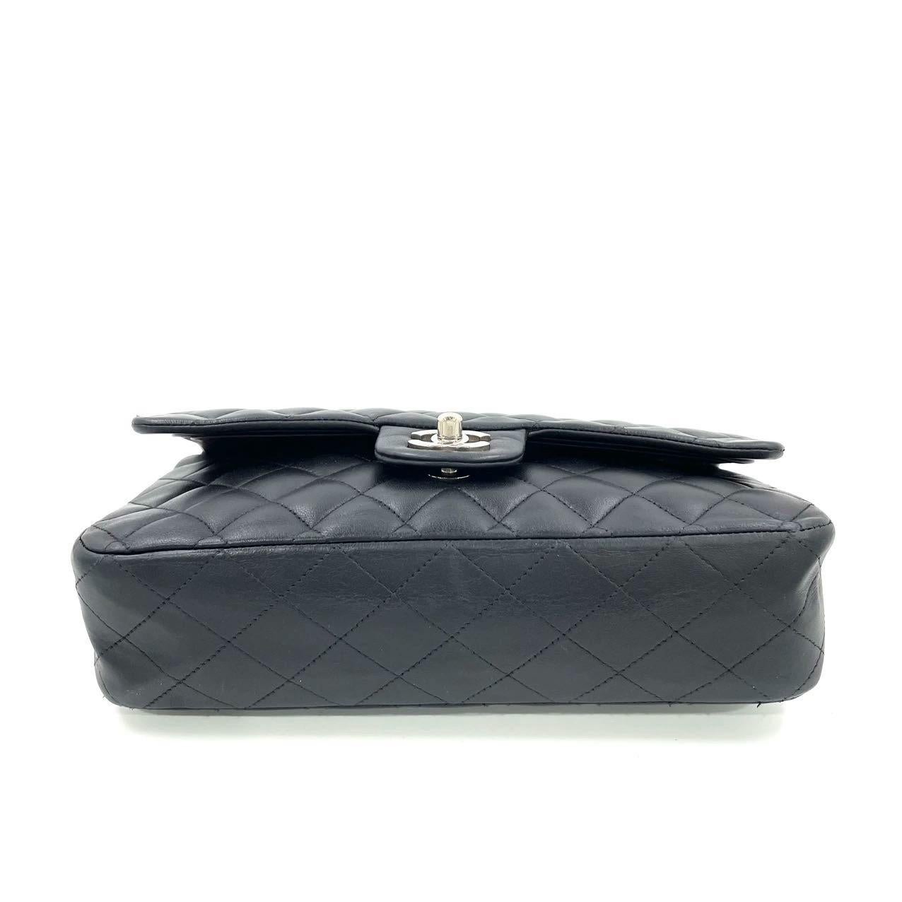 Chanel Timeless Classic Flap Mediana Piel de cordero negra Herrajes plateados, 2009 en venta 1