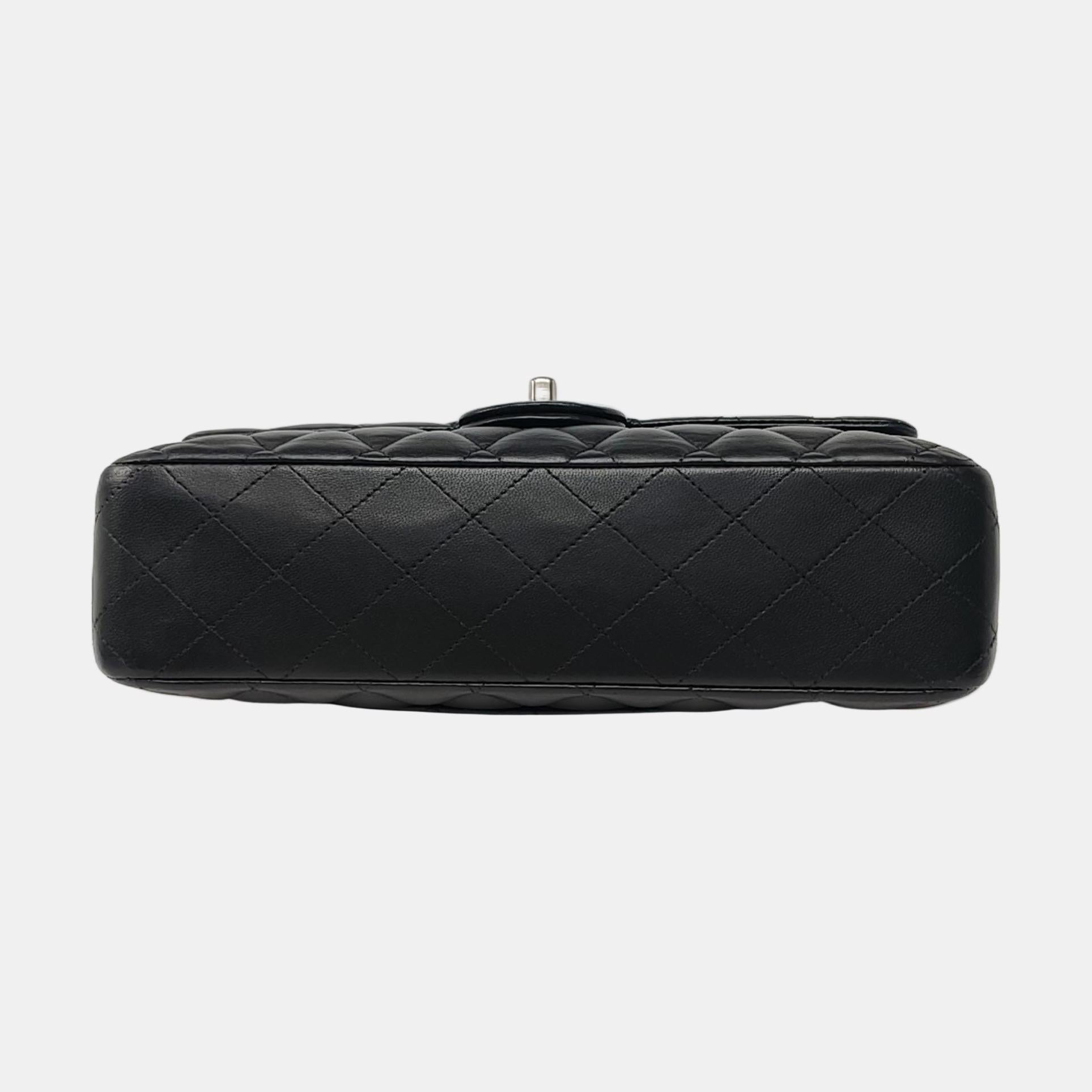 Chanel Timeless Classic Flap Medium Nero Pelle di Agnello Hardware Argento 2017 in vendita 4