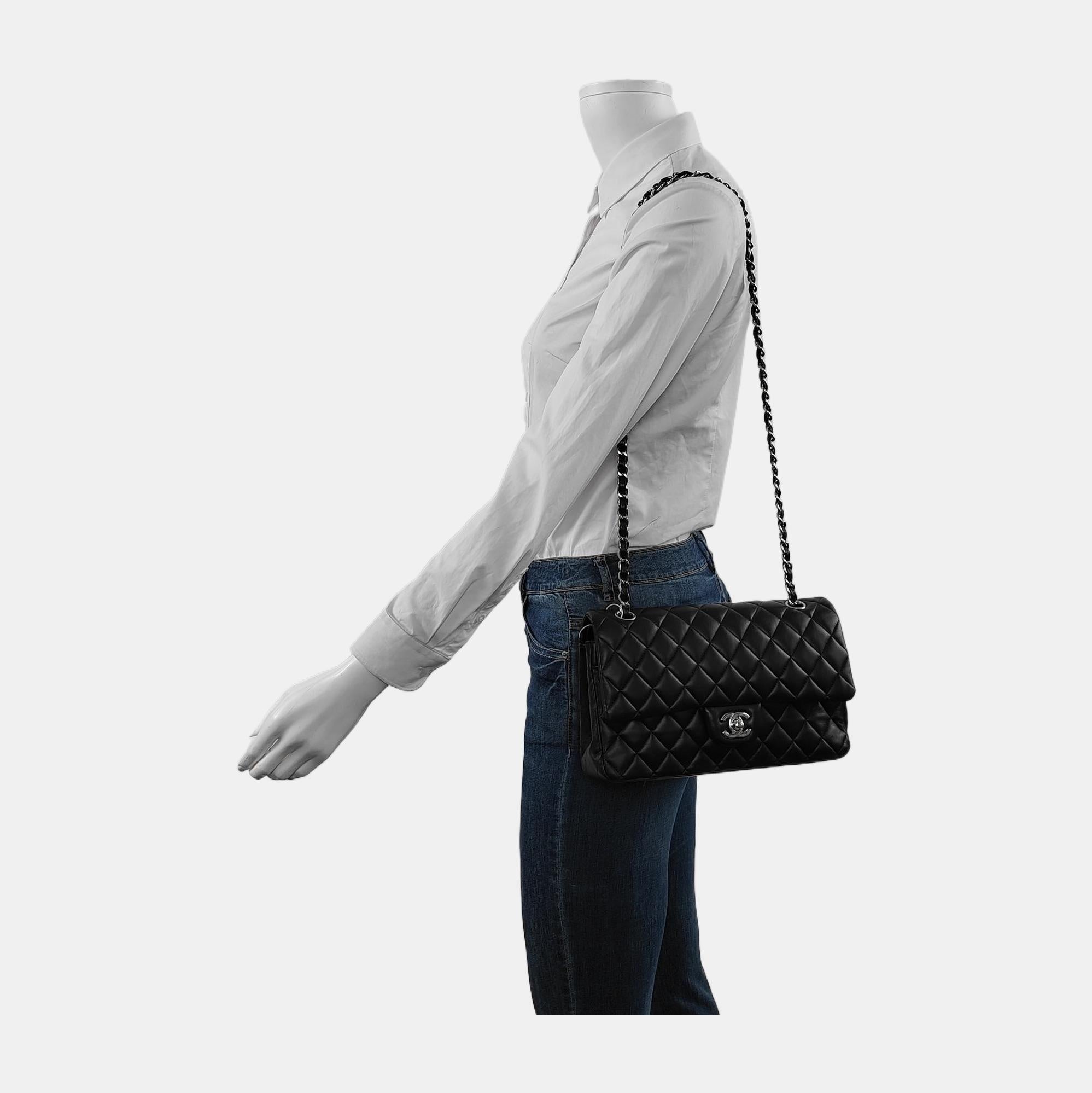 CONDITION: VERY GOOD

This preloved authentic Chanel bag is in very good condition. Rubbing around the corners and flap. Scratches to the hardware. Creases on the leather. Light stains overall. 

DETAILS 

Chanel
Timeless/ Classic Flap
Lambskin