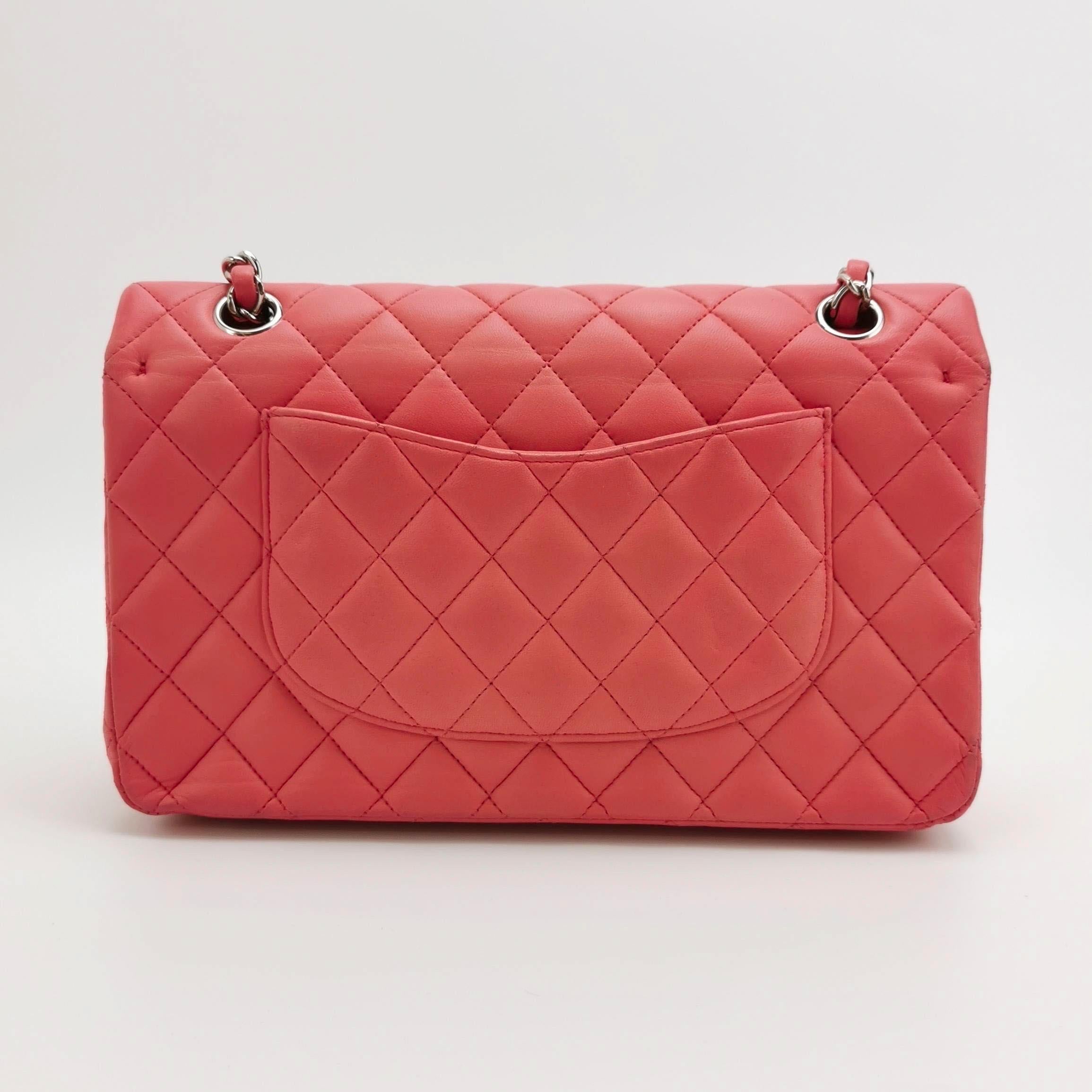 Chanel Timeless Classic Flap Medium Pink Lambskin Leather Gold Hardware In Good Condition For Sale In AUBERVILLIERS, FR