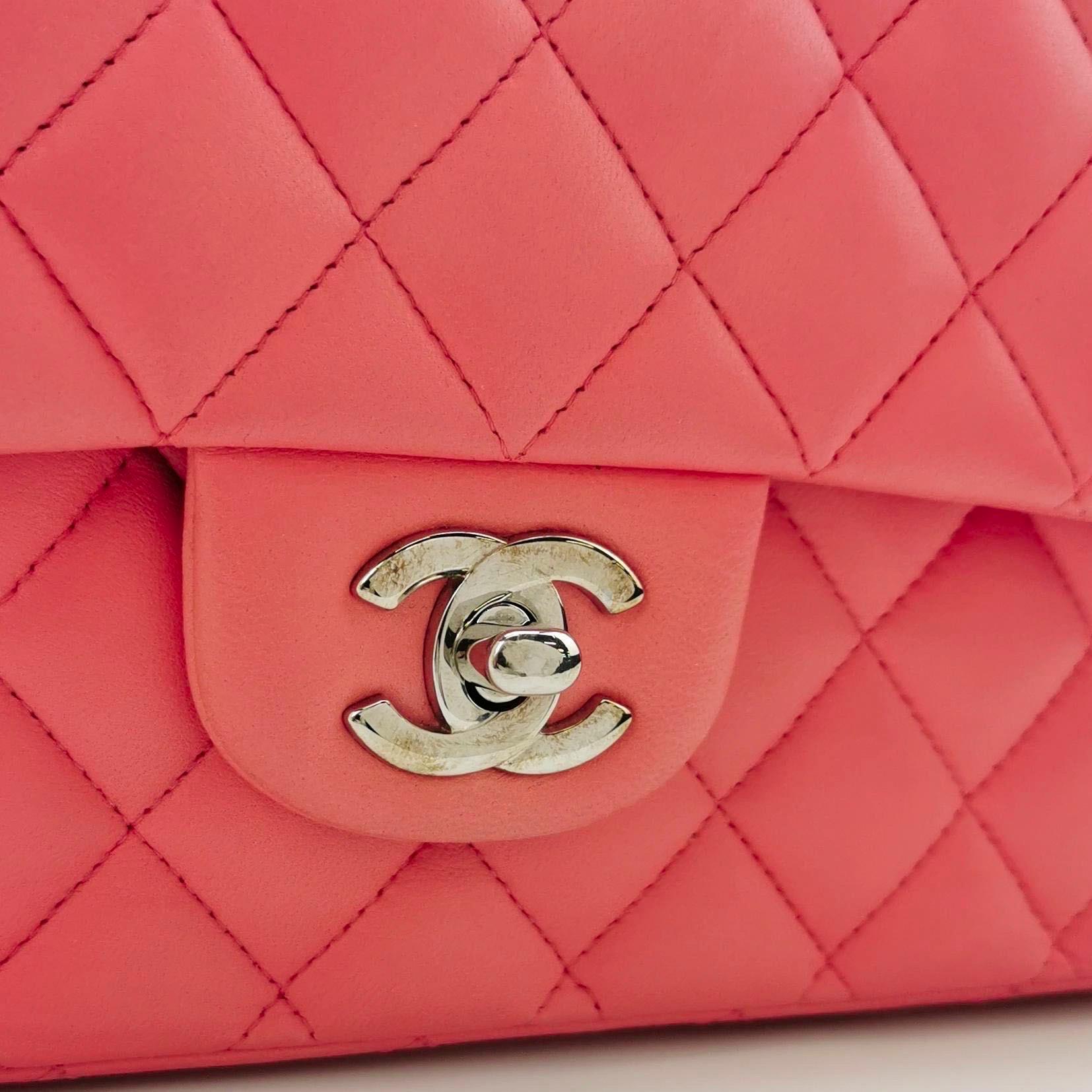 Women's Chanel Timeless Classic Flap Medium Pink Lambskin Leather Gold Hardware For Sale