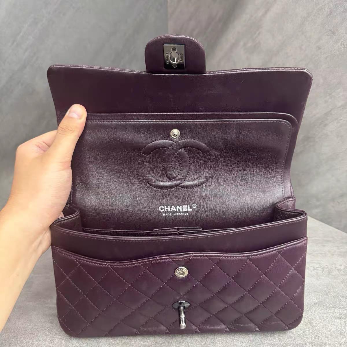 Chanel Timeless Classic Flap Medium Lila Lammfell Leder Silver Hardware im Angebot 1