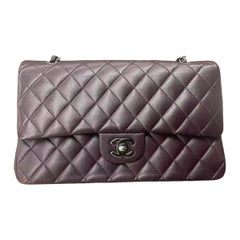 Chanel Timeless Classic Flap Medium Lila Lammfell Leder Silver Hardware