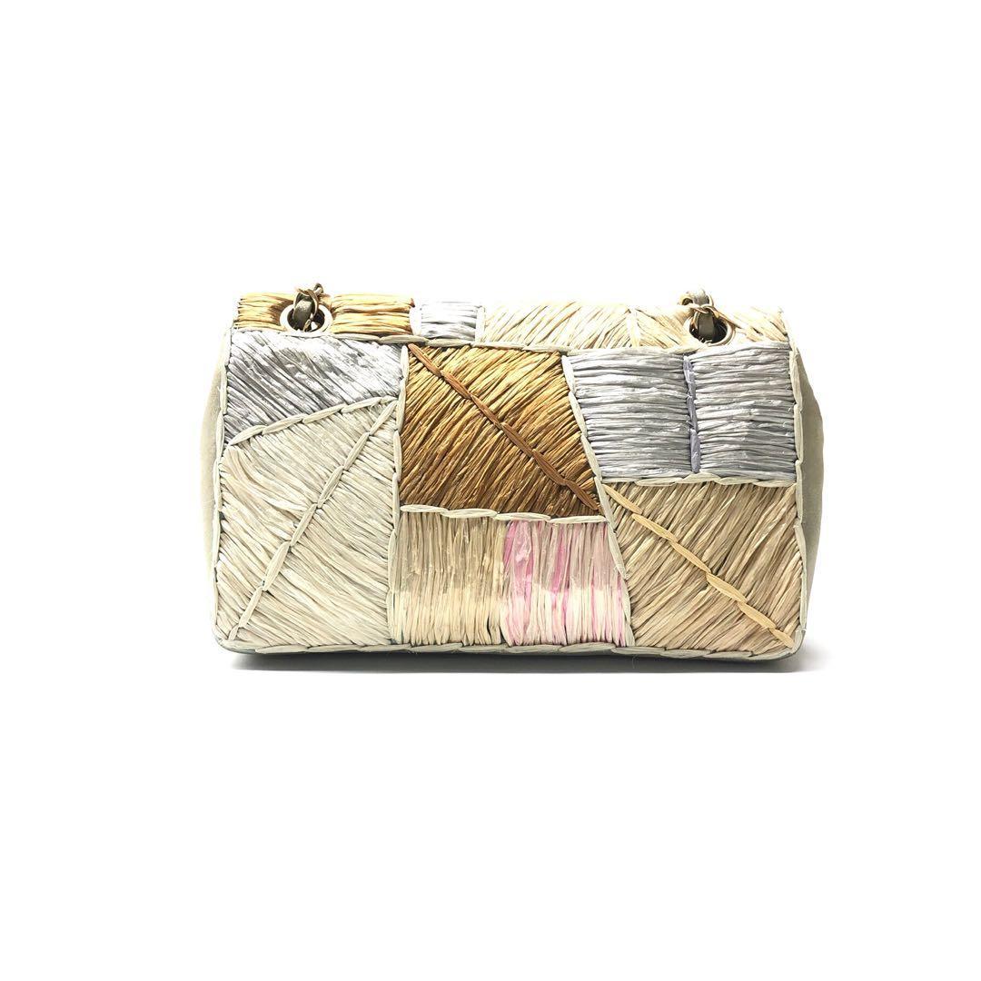 ZUSTAND: SEHR GUT

Diese gebrauchte authentische Chanel Tasche ist in sehr gutem Zustand. Leichte Bereibung an den Ecken und der Klappe. Kratzer an der Hardware. Leichte Flecken. 

DETAILS 

CIRCA 2011
Reihe 15
Chanel
Zeitlos/ Klassisch