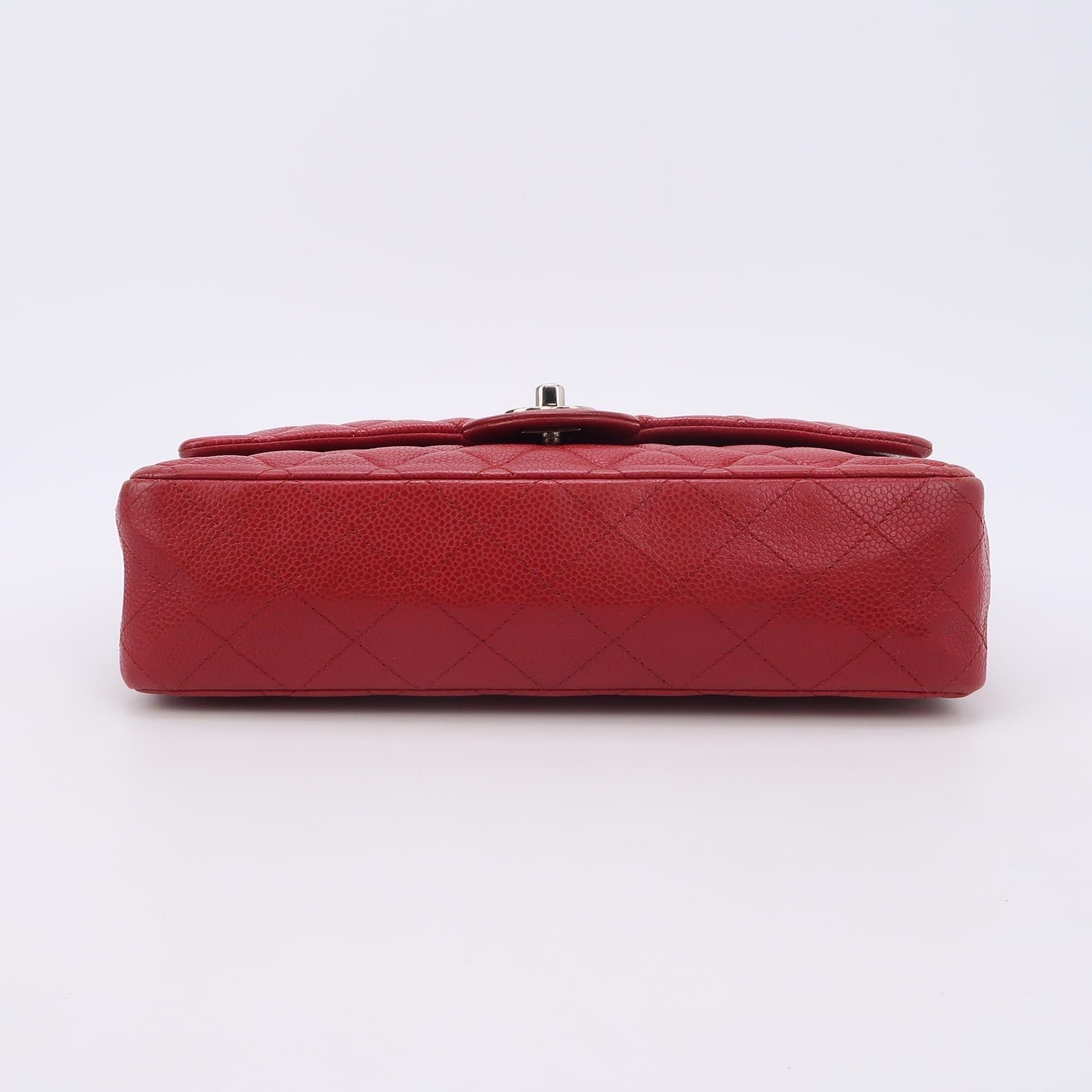 Chanel Timeless Classic Flap Medium Red Caviar Leather Silver Hardware In Good Condition For Sale In AUBERVILLIERS, FR