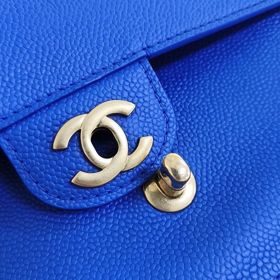 Chanel Timeless Classic Flap Medium Royal Blue Caviar Leather Gold Hardware For Sale 6