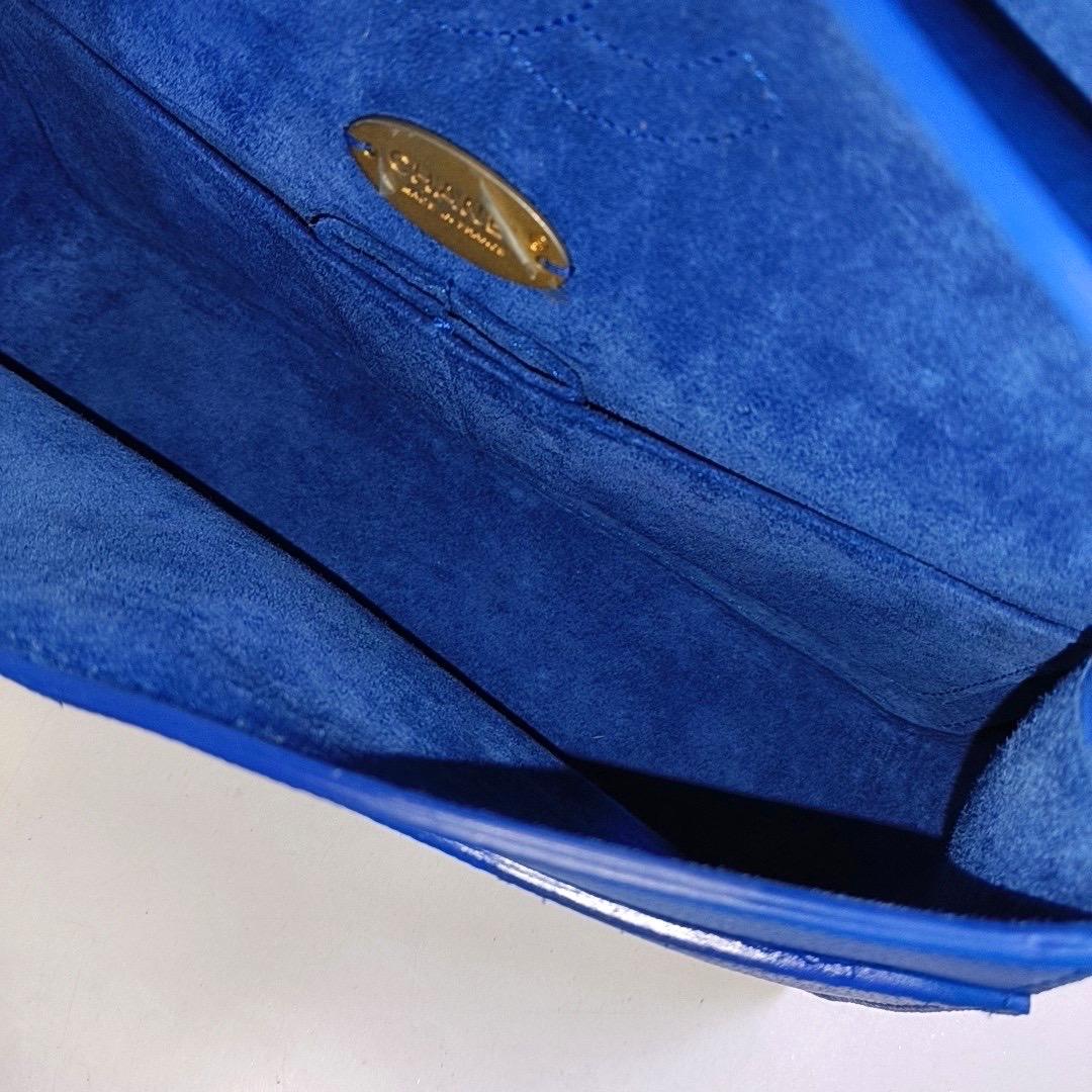 Women's Chanel Timeless Classic Flap Medium Royal Blue Caviar Leather Gold Hardware For Sale