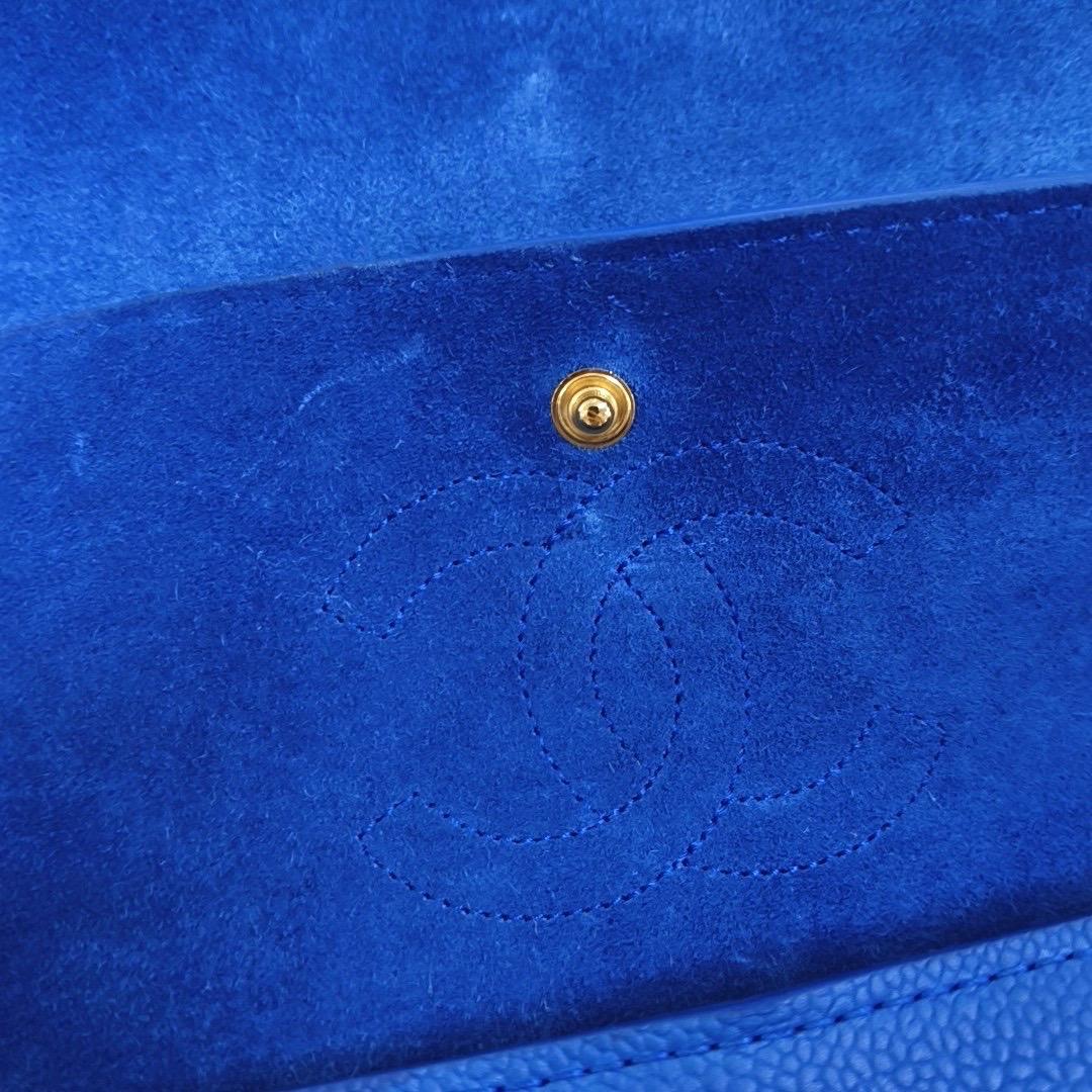 Chanel Timeless Classic Flap Medium Royal Blue Caviar Leather Gold Hardware For Sale 4
