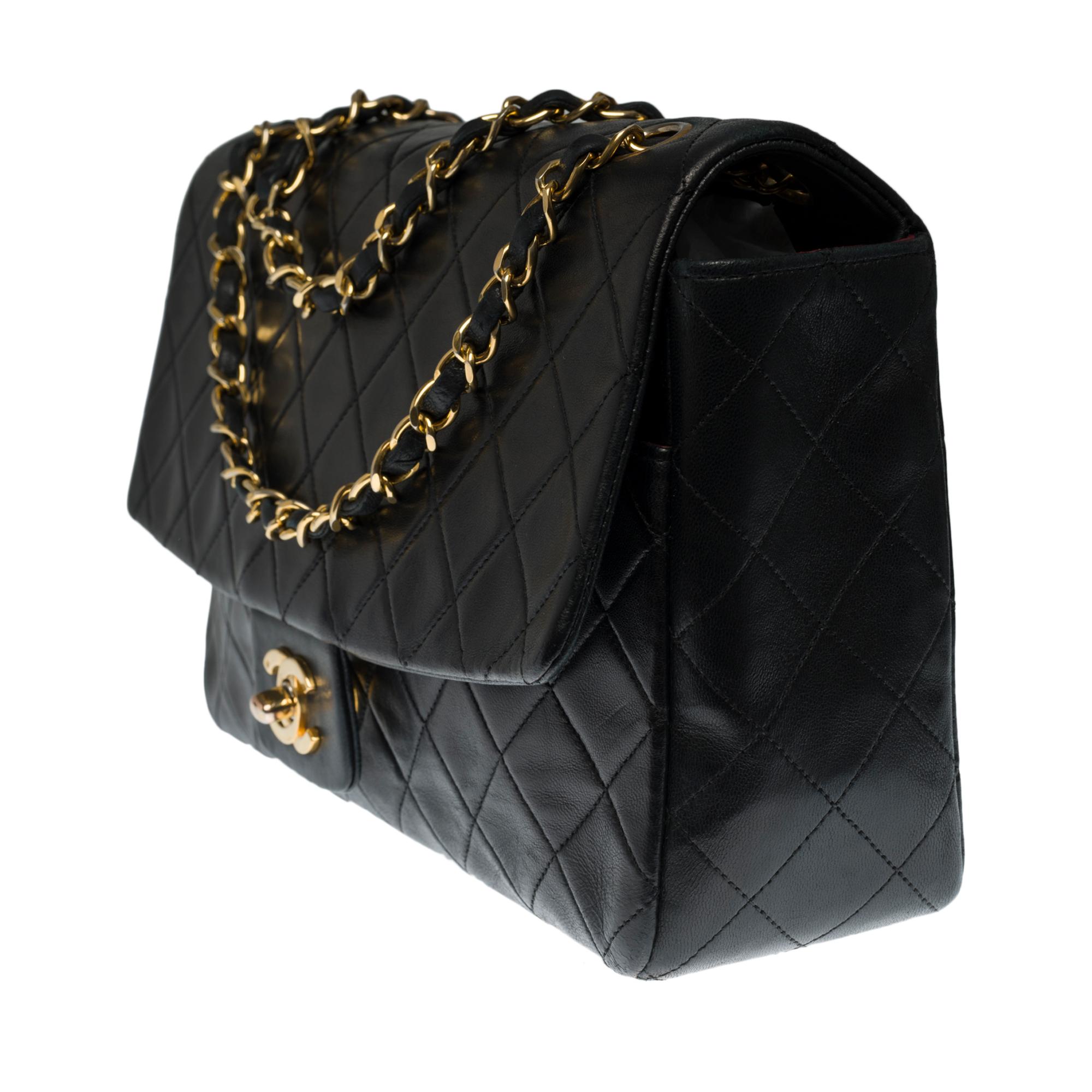 Black Chanel Timeless/Classic Flap shoulder bag in black quilted lambskin, GHW