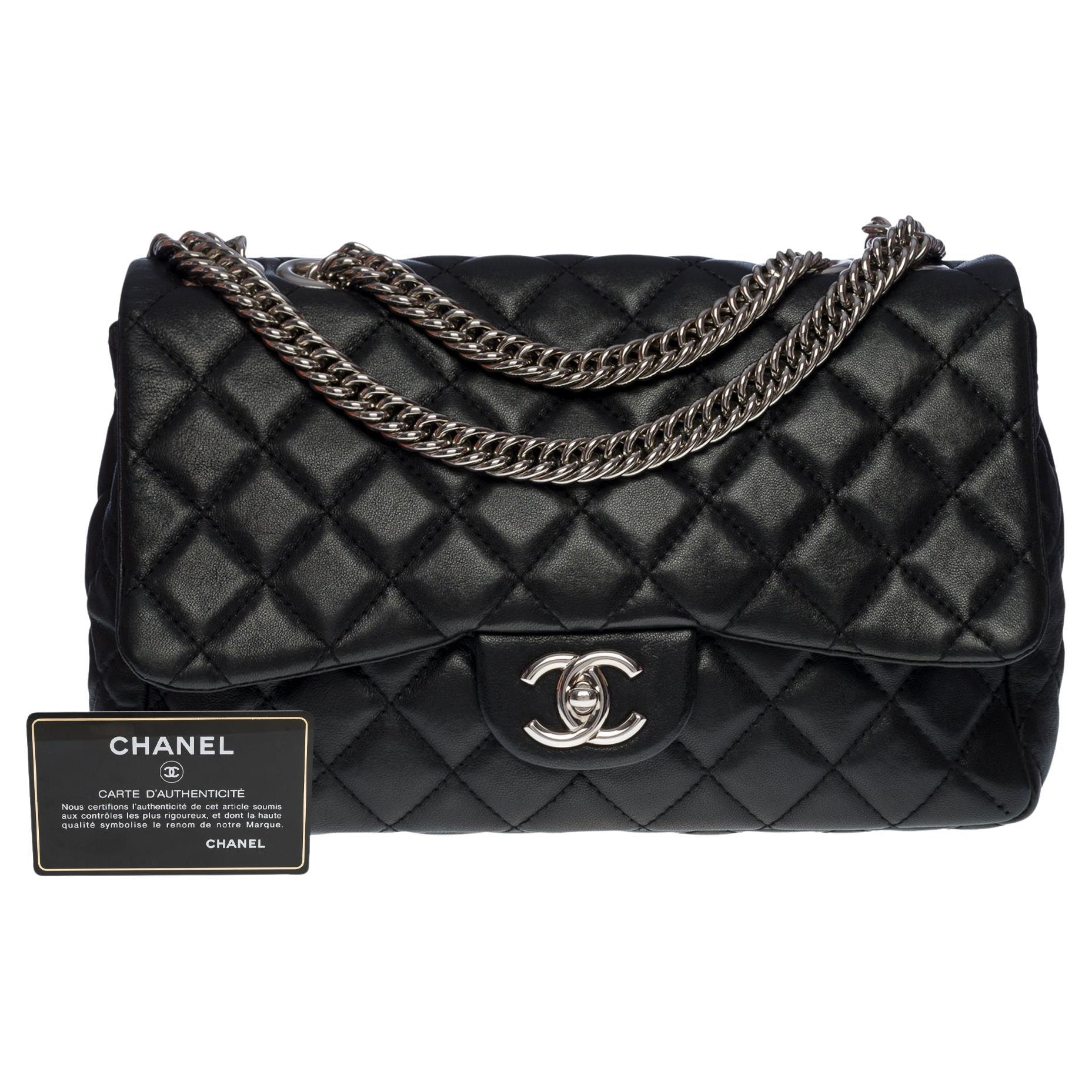 Chanel Timeless/Classic Jumbo single flap shoulder bag in black leather, SHW
