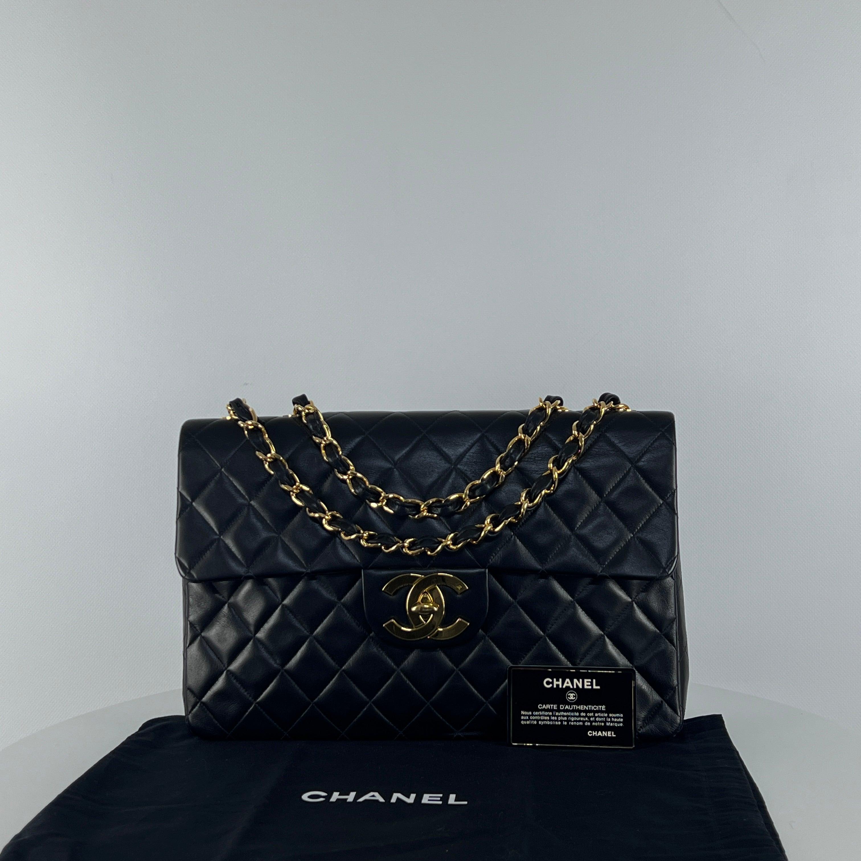 CHANEL Sac à rabat Maxi Classique Intemporel en cuir d'agneau noir 1991-1994 Excellent état - En vente à SAINT-OUEN-SUR-SEINE, FR