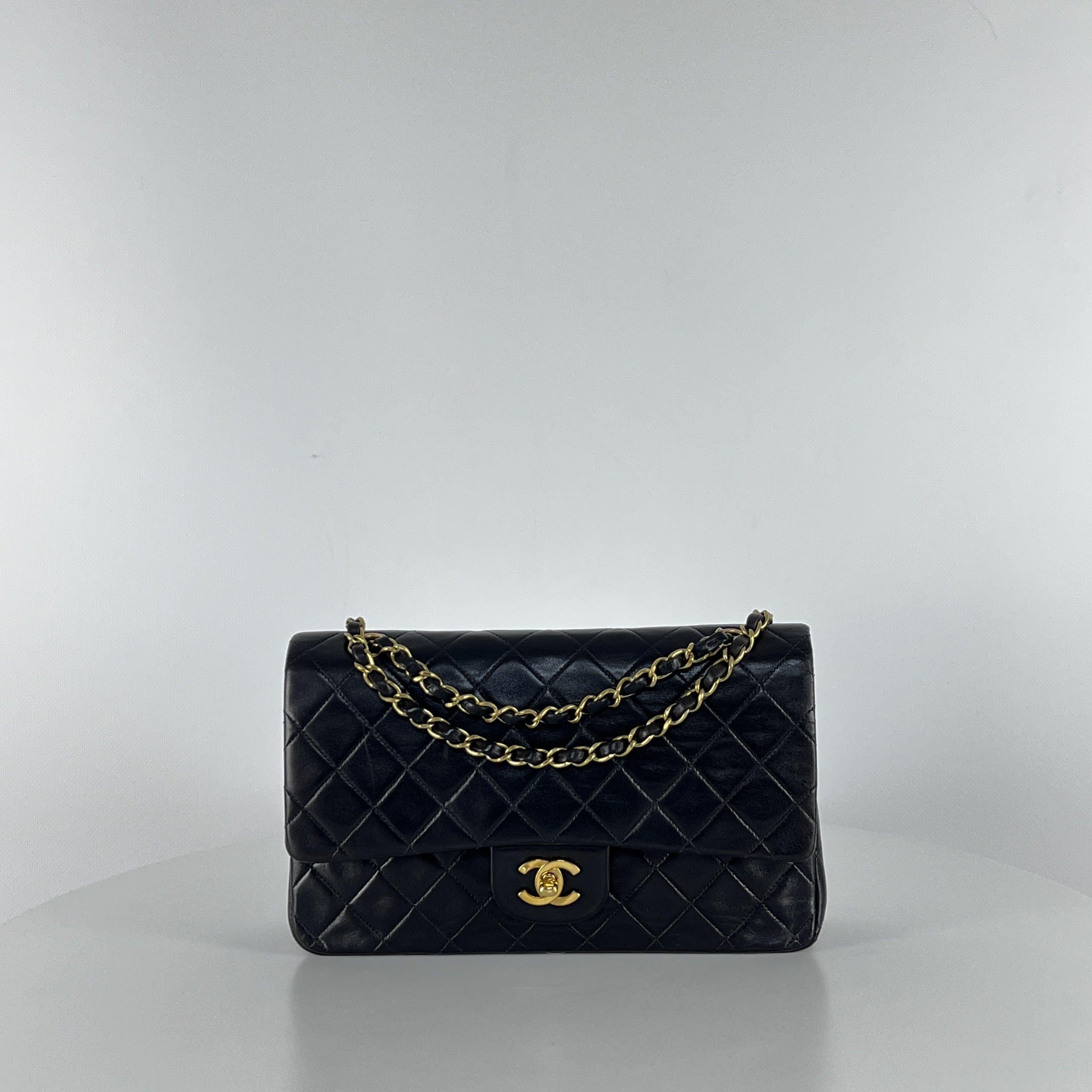 Noir CHANEL Timeless Classic Medium Double Flap Bag Black Lambskin 1994-1996 en vente