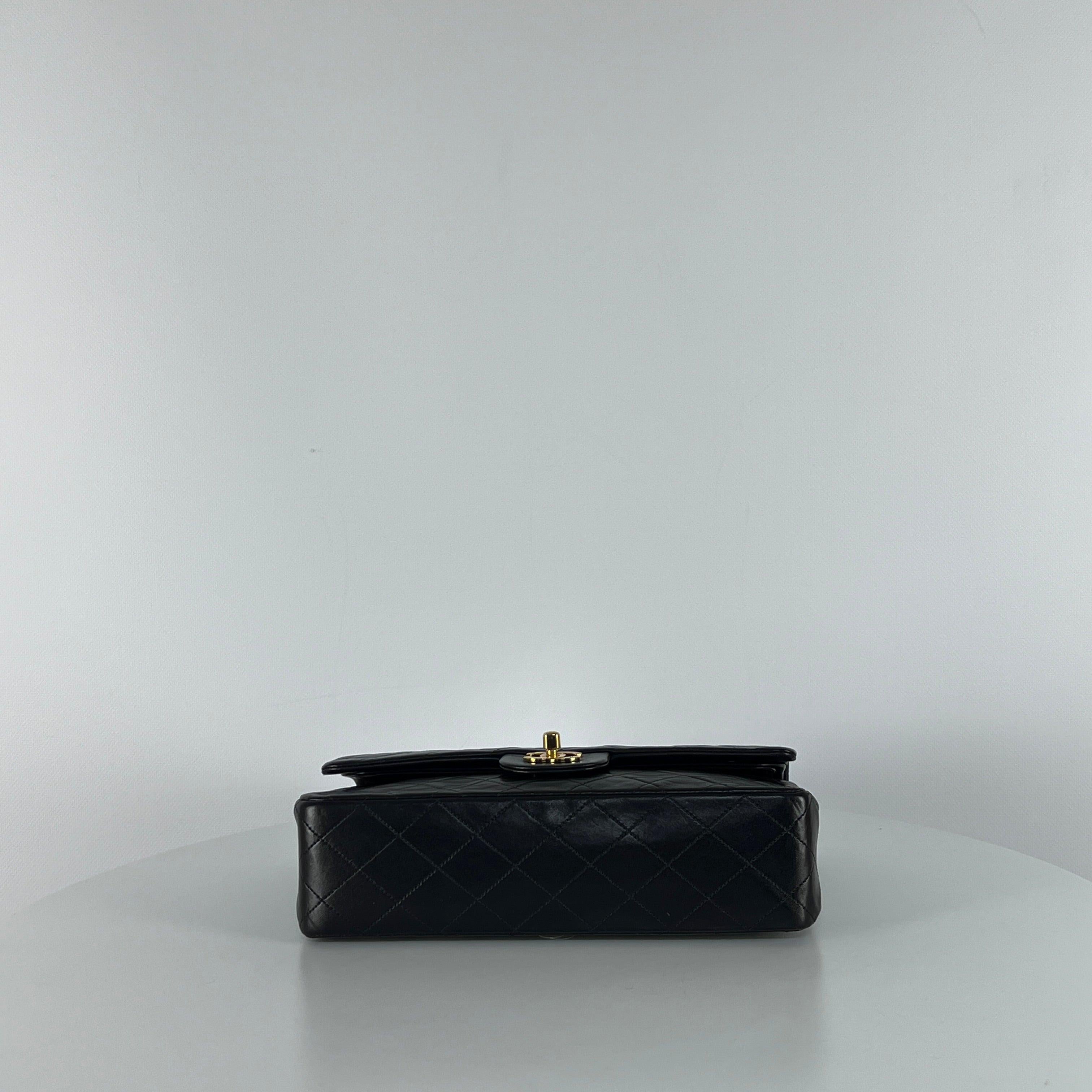 CHANEL Timeless Classic Medium Double Flap Bag Black Lambskin 1994-1996 en vente 2