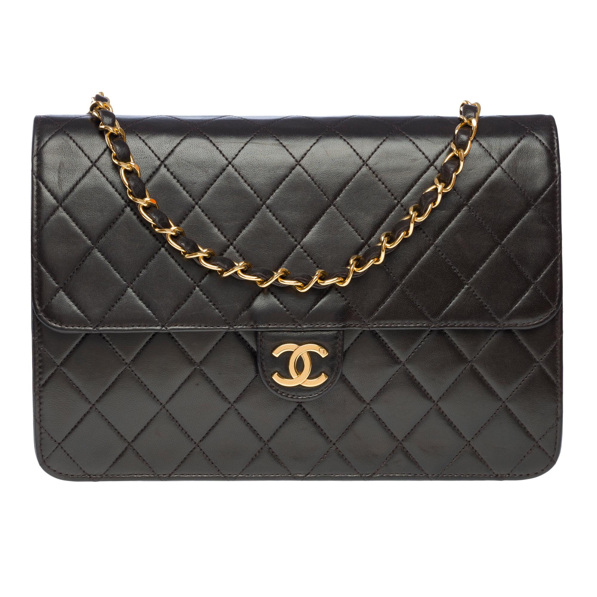 Very​ ​beautiful​ ​Chanel​ ​Classic​ ​Push​ ​Lock​ ​flap​ ​bag​ ​medium​ ​in​ ​black​ ​quilted​ ​lambskin​ ​leather,​ ​gold​ ​metal​ ​trim,​ ​a​ ​gold​ ​metal​ ​chain​ ​handle​ ​interlaced​ ​with​ ​black​ ​leather​ ​for​ ​shoulder​ ​or​ ​crossbody​