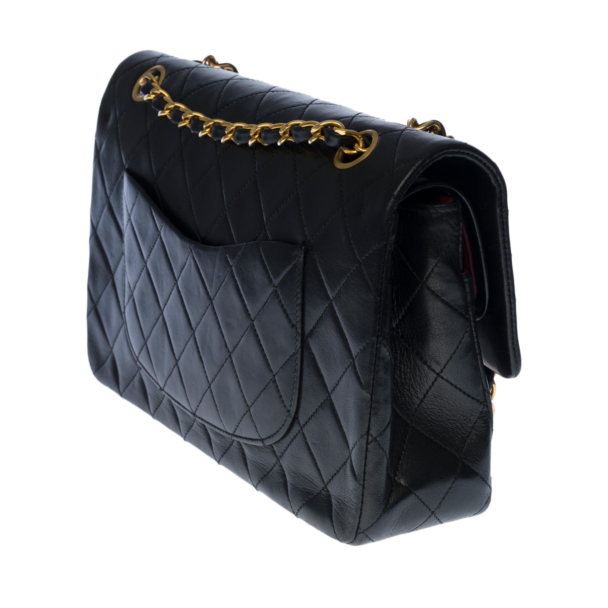Chanel Timeless/Classic shoulder bag in black quilted lambskin and gold hardware In Good Condition In Paris, IDF
