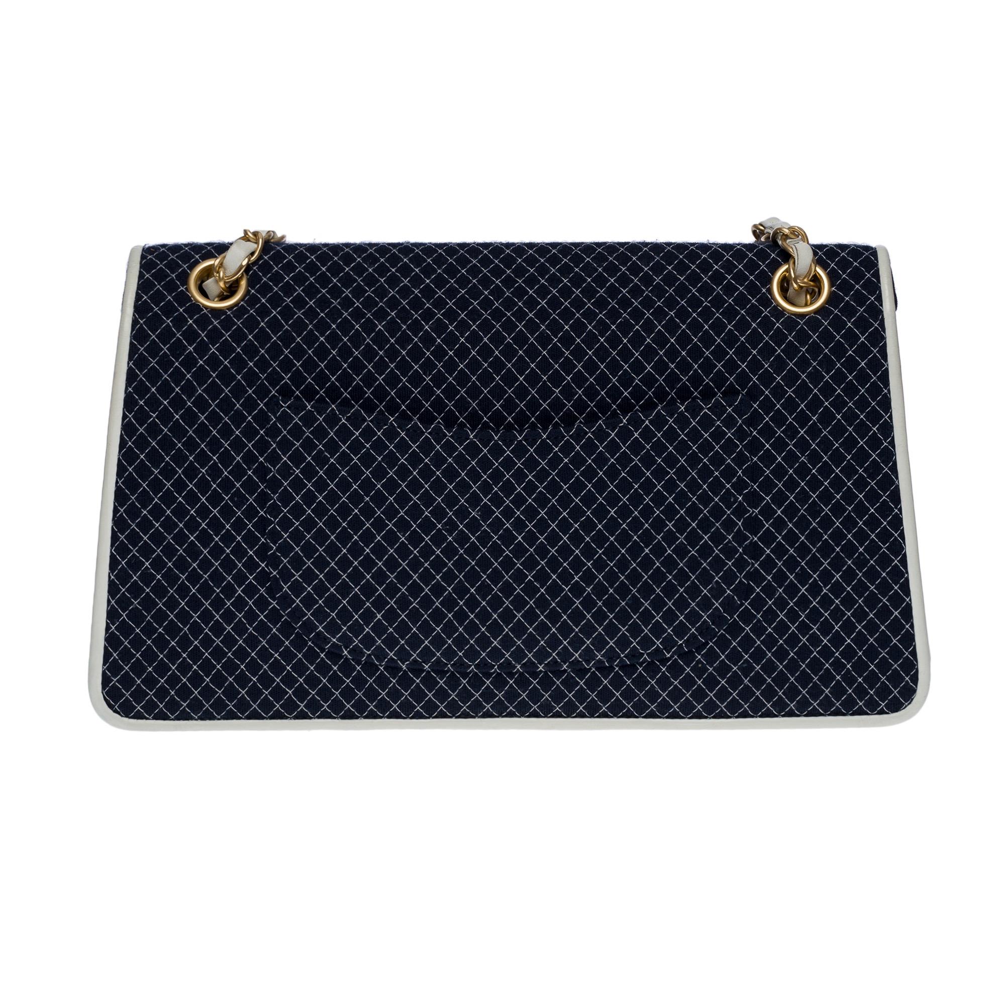 Sublime and rare Chanel Timeless/Classic shoulder bag in navy blue jersey with white rhombus overlay and beige patent leather, matte gold hardware, matte gold chain handle interlaced with white leather allowing a shoulder and shoulder strap
Backpack
