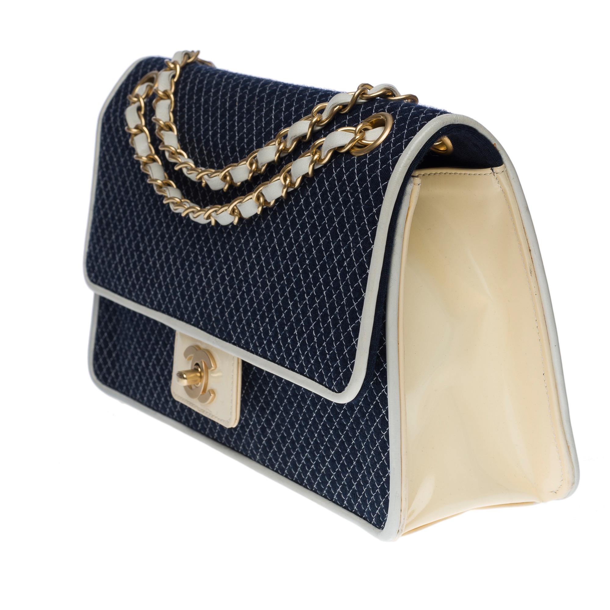 Chanel Timeless/Classic shoulder bag in navy blue jersey, GHW In Good Condition For Sale In Paris, IDF