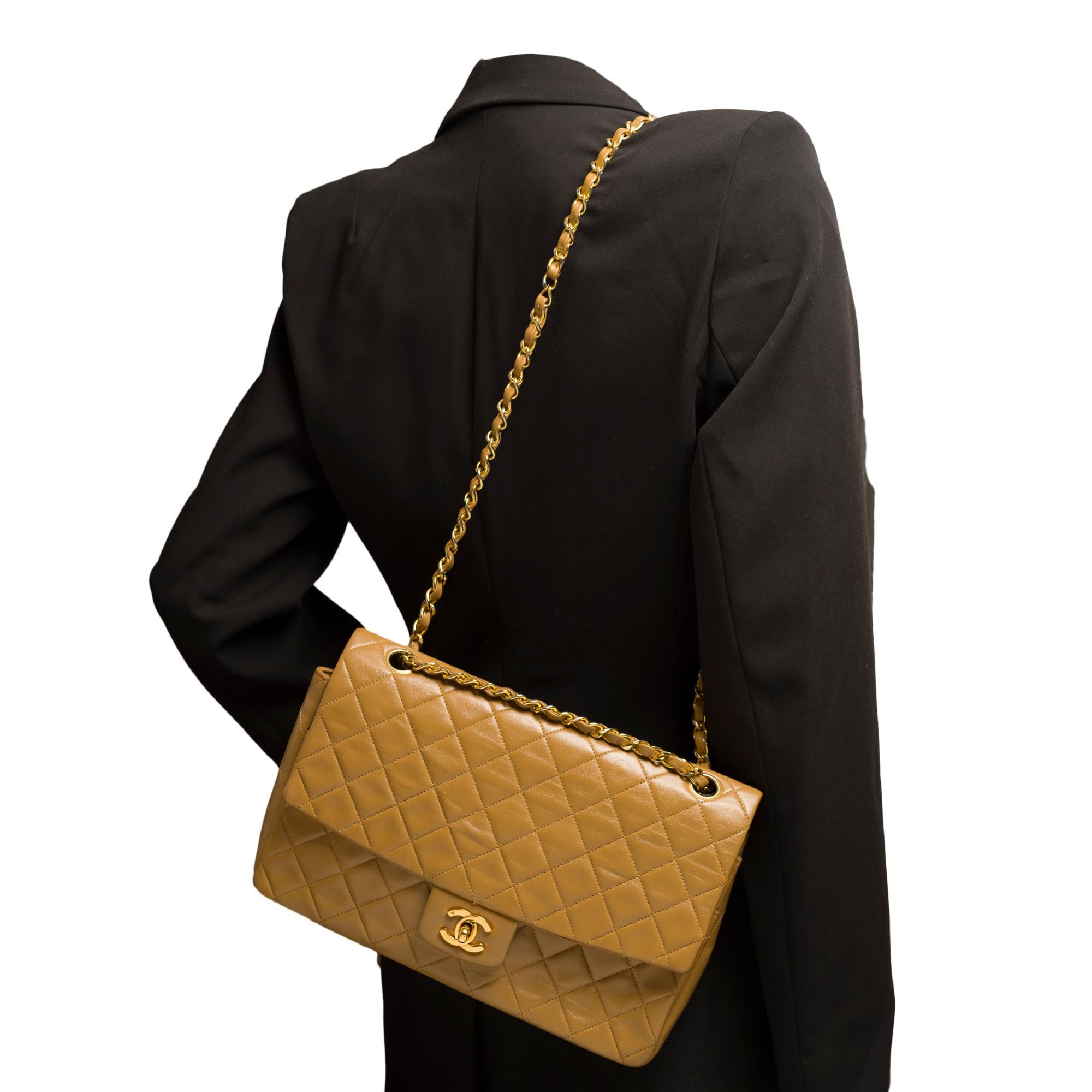 Chanel Timeless/Classic shoulder flap bag in beige quilted lambskin leather, GHW For Sale 7