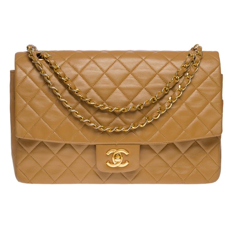 Chanel Timeless/Classic shoulder flap bag in beige quilted lambskin  leather, GHW For Sale at 1stDibs