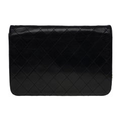Chanel Timeless/Classic shoulder flap bag in black quilted lambskin , GHW