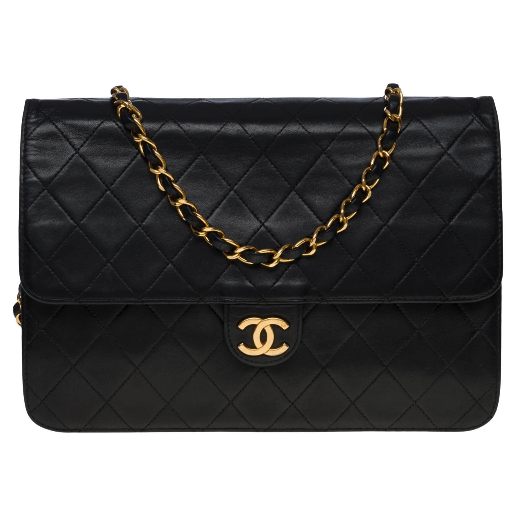 Chanel Timeless/Classic shoulder flap bag in black quilted lambskin , GHW For Sale