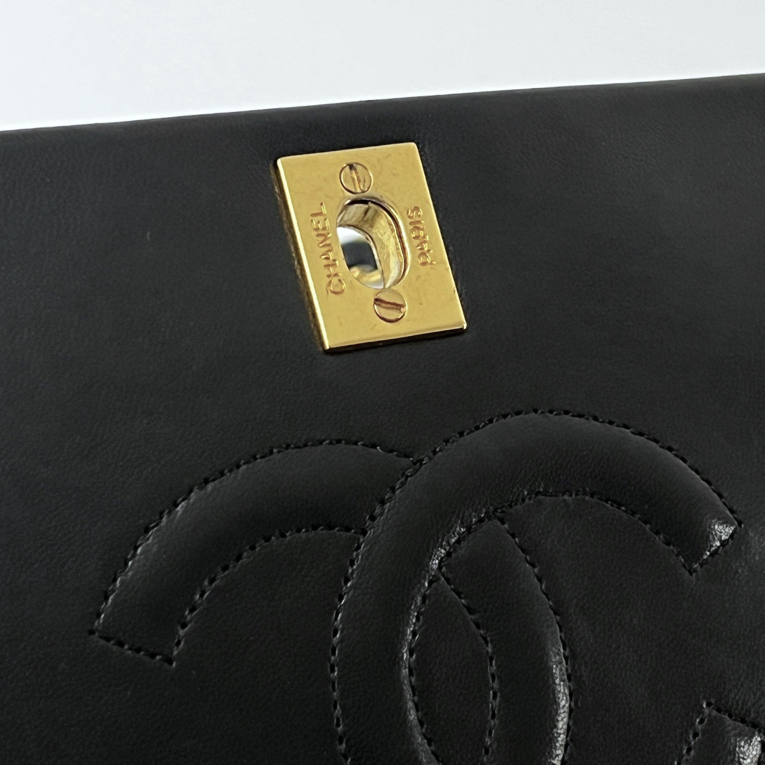 Chanel Timeless Classic Borsa con patta singola nera trapuntata in pelle d'agnello 1989-1991 in vendita 1
