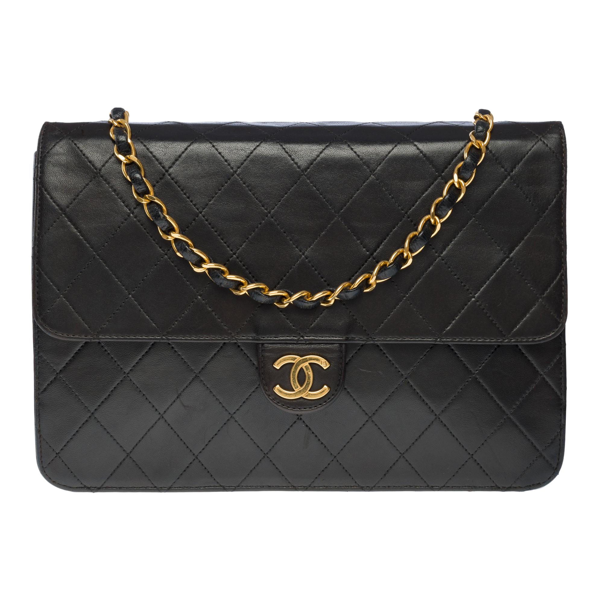 Beautiful​ ​Chanel​​ ​​Classic​​ ​​shoulder​​ ​​single​ ​flap​ ​bag​​ ​​in​​ ​​black​​ ​​quilted​​ ​​lambskin​​ ​​leather,​​ ​​gold​​ ​​metal​​ ​​trim,​​ ​​a​​ ​​chain-handle​​ ​​in​​ ​​gold​​ ​​metal​​ ​​interlaced​​ ​​with​​ ​​black​​ ​​leather​​